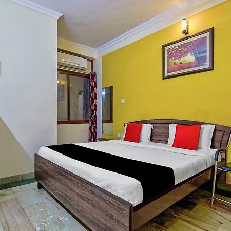 Capital O 41962 Hotel Mandakini Continental Lakhnaú Exteriér fotografie