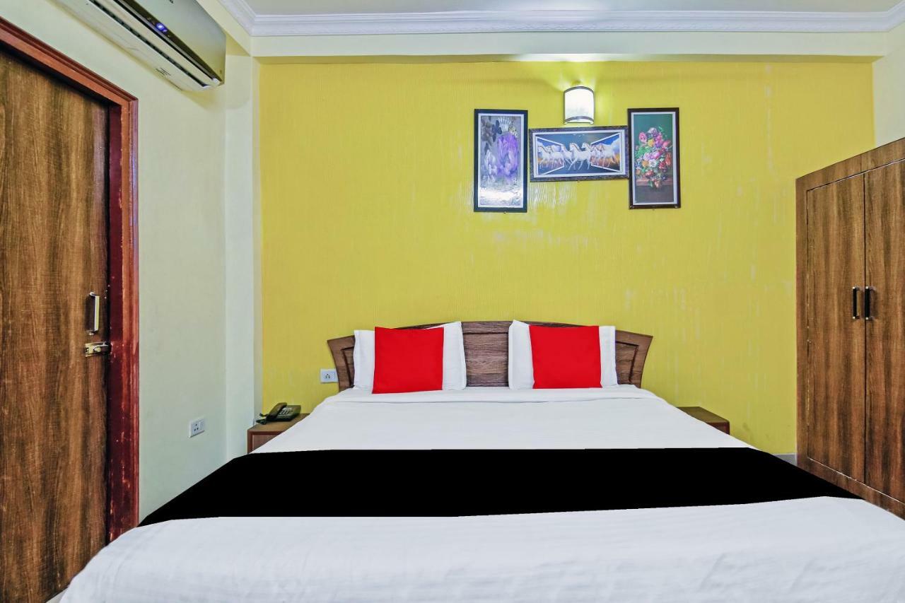 Capital O 41962 Hotel Mandakini Continental Lakhnaú Exteriér fotografie