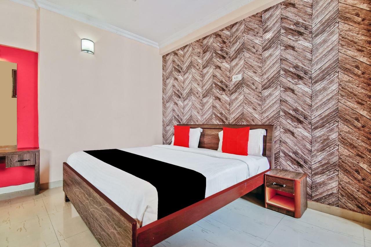Capital O 41962 Hotel Mandakini Continental Lakhnaú Exteriér fotografie