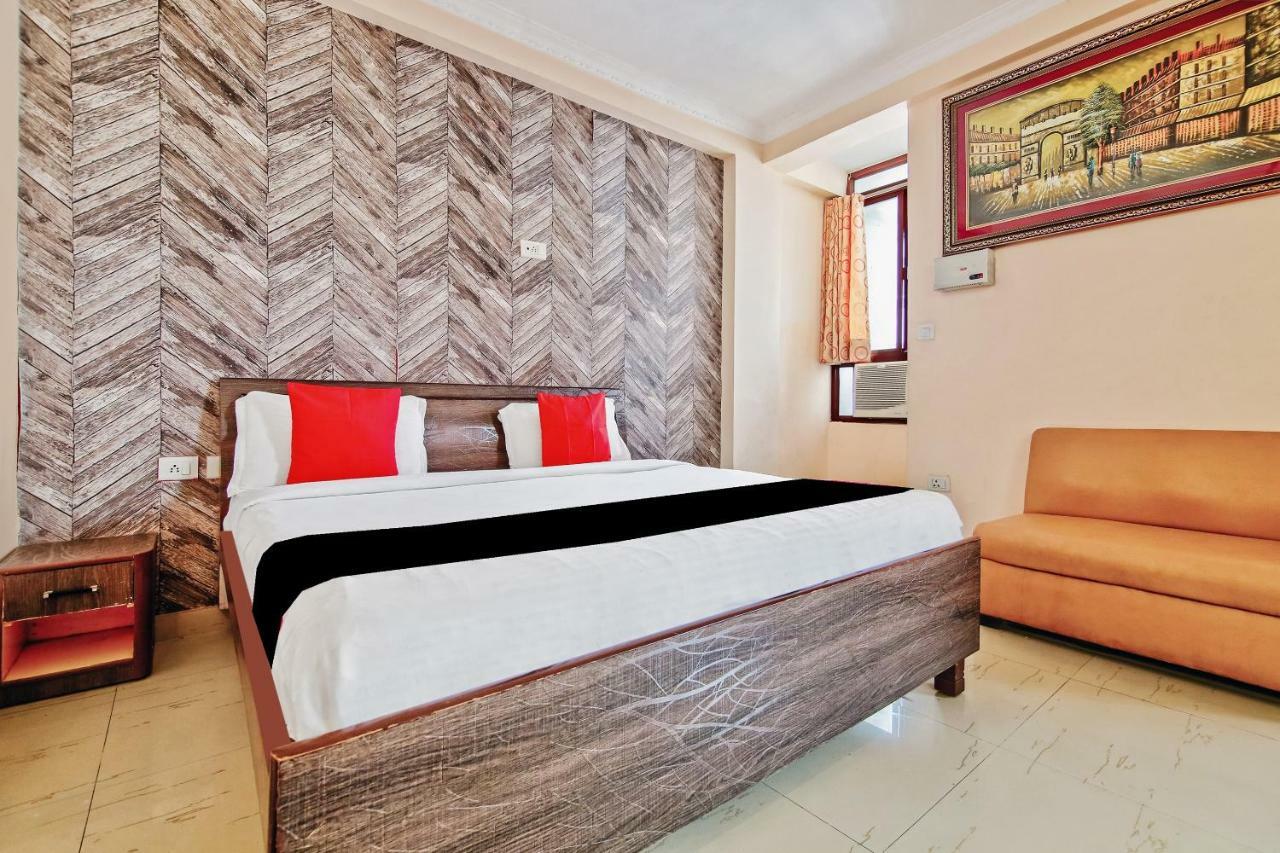 Capital O 41962 Hotel Mandakini Continental Lakhnaú Exteriér fotografie