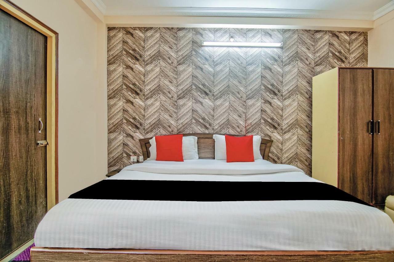 Capital O 41962 Hotel Mandakini Continental Lakhnaú Exteriér fotografie
