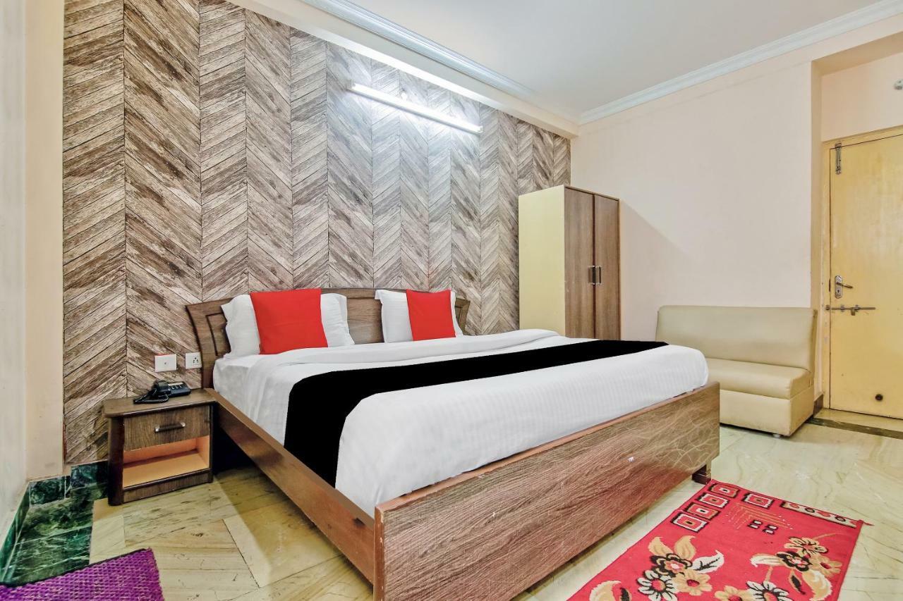Capital O 41962 Hotel Mandakini Continental Lakhnaú Exteriér fotografie
