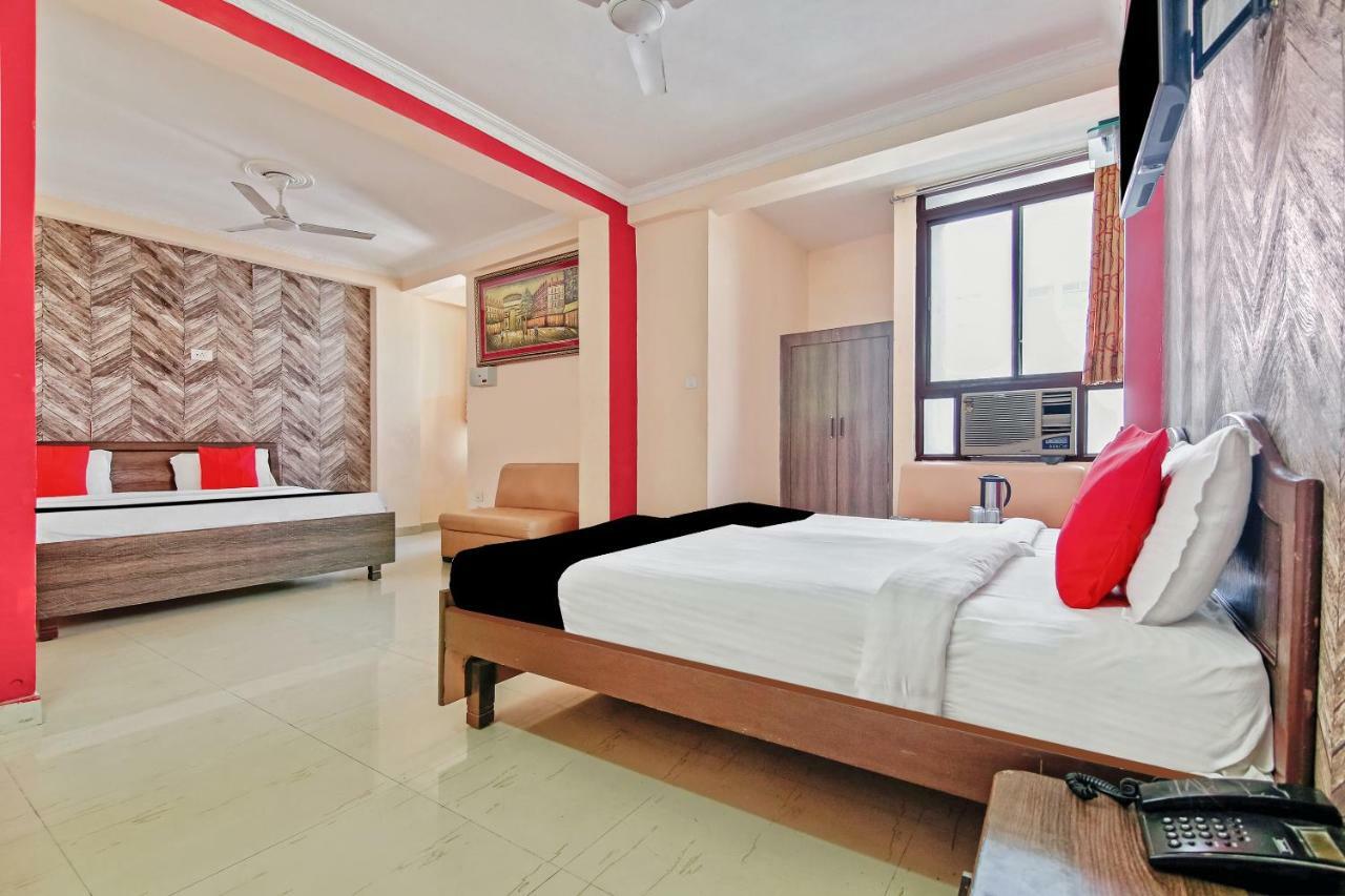 Capital O 41962 Hotel Mandakini Continental Lakhnaú Exteriér fotografie