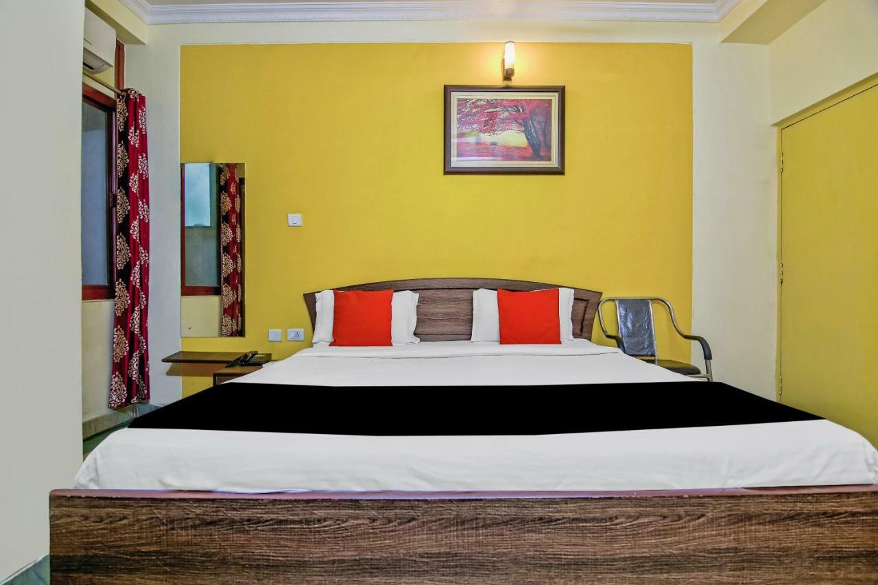 Capital O 41962 Hotel Mandakini Continental Lakhnaú Exteriér fotografie