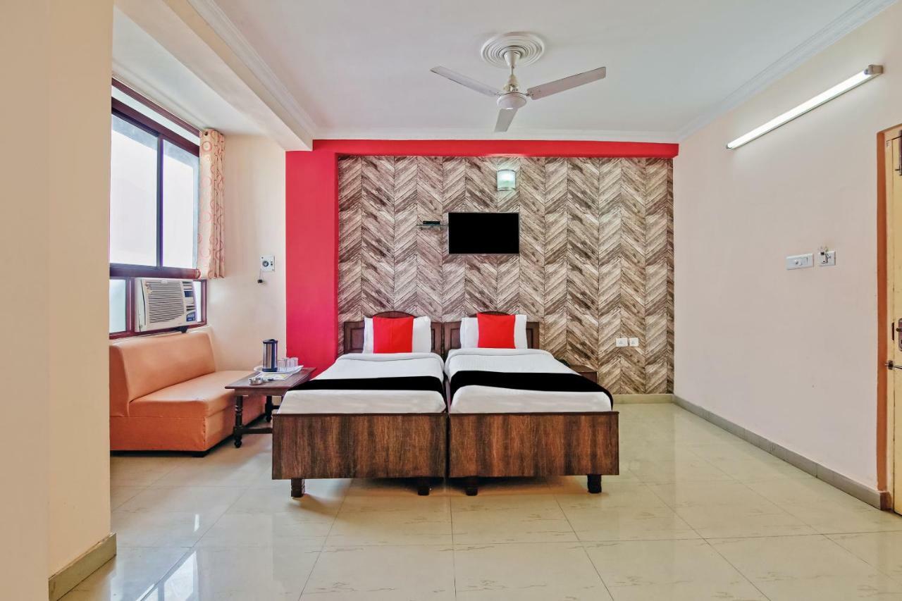 Capital O 41962 Hotel Mandakini Continental Lakhnaú Exteriér fotografie